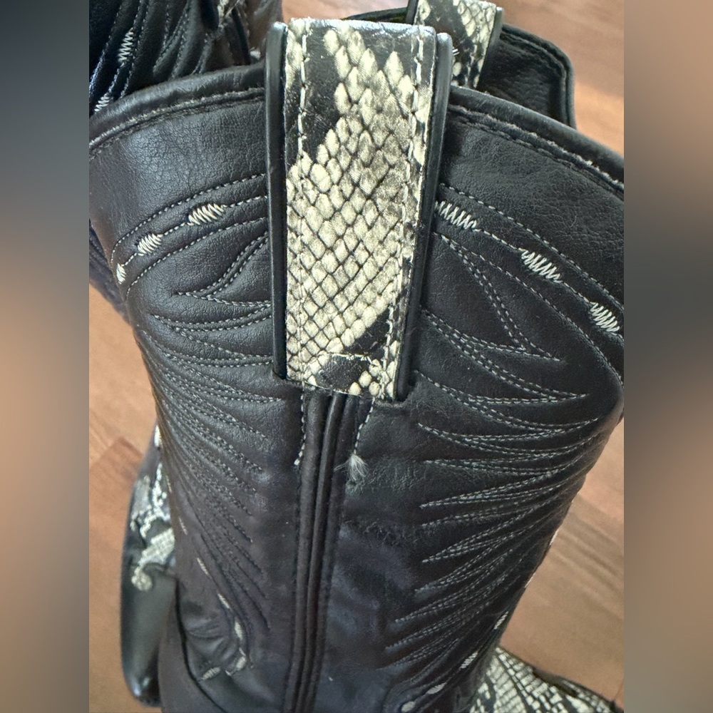 Laredo Men’s Black and Gray Leather Snakeskin Boots - Picture 5 of 7